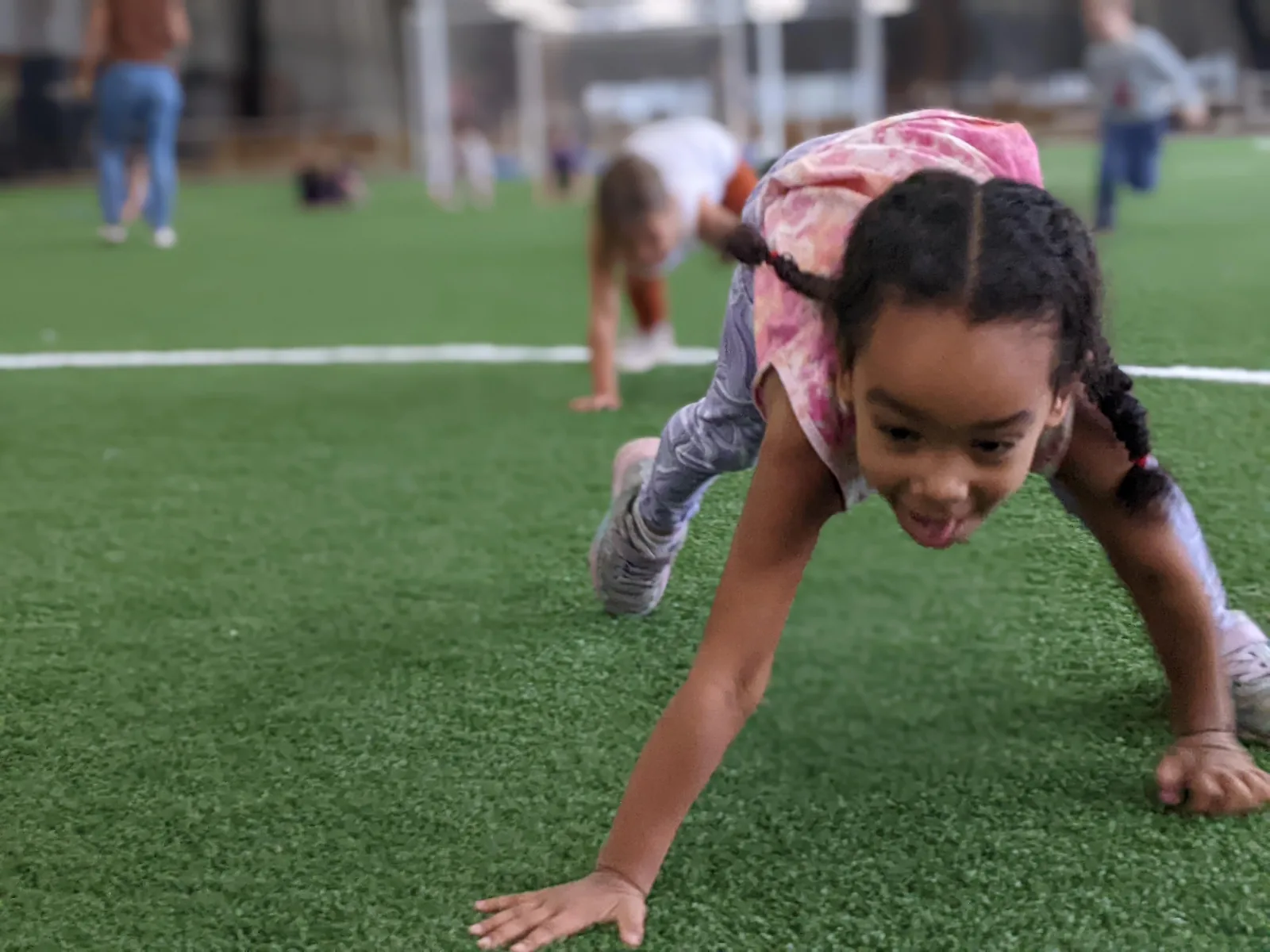 Enfant participant à une activité physique à La Fonderie