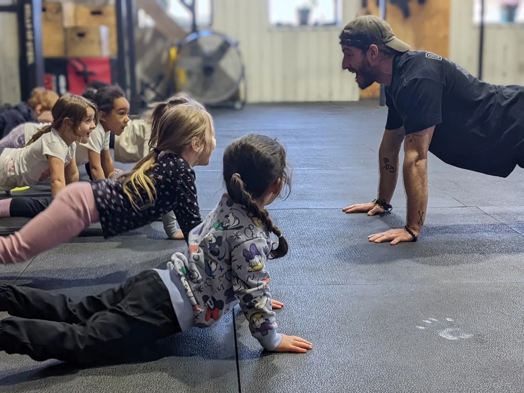 Enfants participant à une activité sportive dirigée à La Fonderie