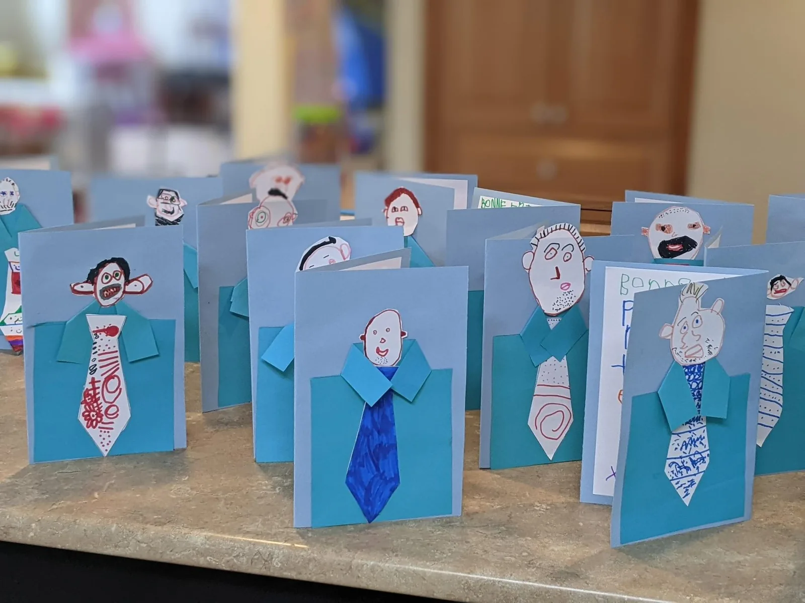 Créations artistiques réalisées par des enfants de 4 et 5 ans